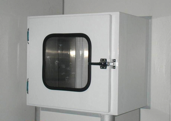 烤漆聯(lián)鎖傳遞窗 烤漆聯(lián)鎖傳遞窗是一種潔凈室的輔助設(shè)備,主要用于潔凈區(qū)與潔凈區(qū)之間,潔凈區(qū)與非潔凈區(qū)之間小件物品的傳遞,以減少潔凈室的開門次數(shù),把對潔凈室的污染降低到最低程度。