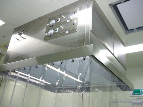 層流罩應用:目前廣泛用于電子、生物、醫藥、食品、精密儀器等行業的無塵無菌操作環境,提供局部高潔凈度工作環境。 層流罩應用:目前廣泛用于電子、生物、醫藥、食品、精密儀器等行業的無塵無菌操作環境,提供局部高潔凈度工作環境。
